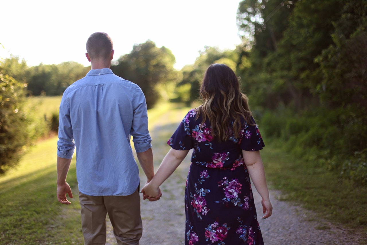 Chicago couples walking together after marriage counseling session